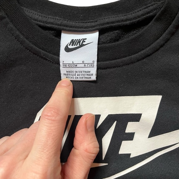 Nike Kids Crewneck Sweatshirt Black Size 6–7Y | Just Do It Logo Sleeve Pullover - Picture 3 of 7